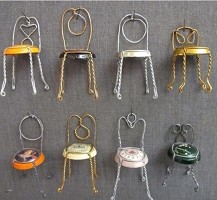 Bild zu Stuhldesigner: Upcycling aus Sektverschlüssen
