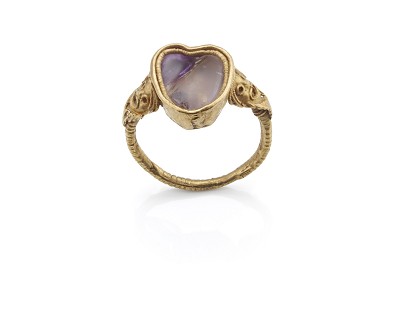 Bild zu Dein ist mein ganzes Herz: Schmuck als Zeichen der Liebe